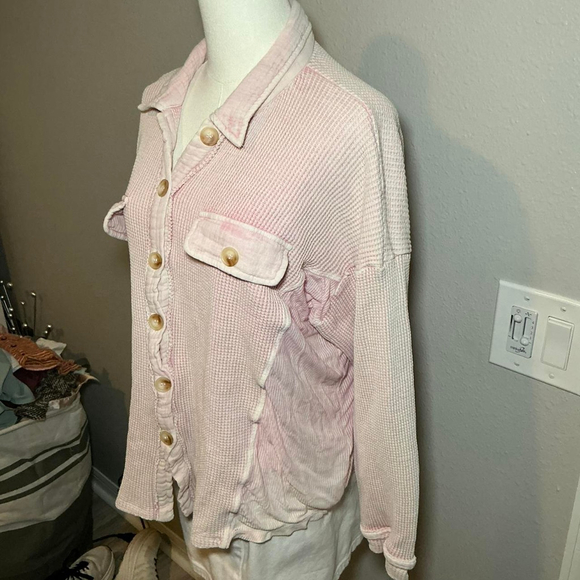 Rochelle’s Boutique pink waffle knit shacket style top - Picture 2 of 4